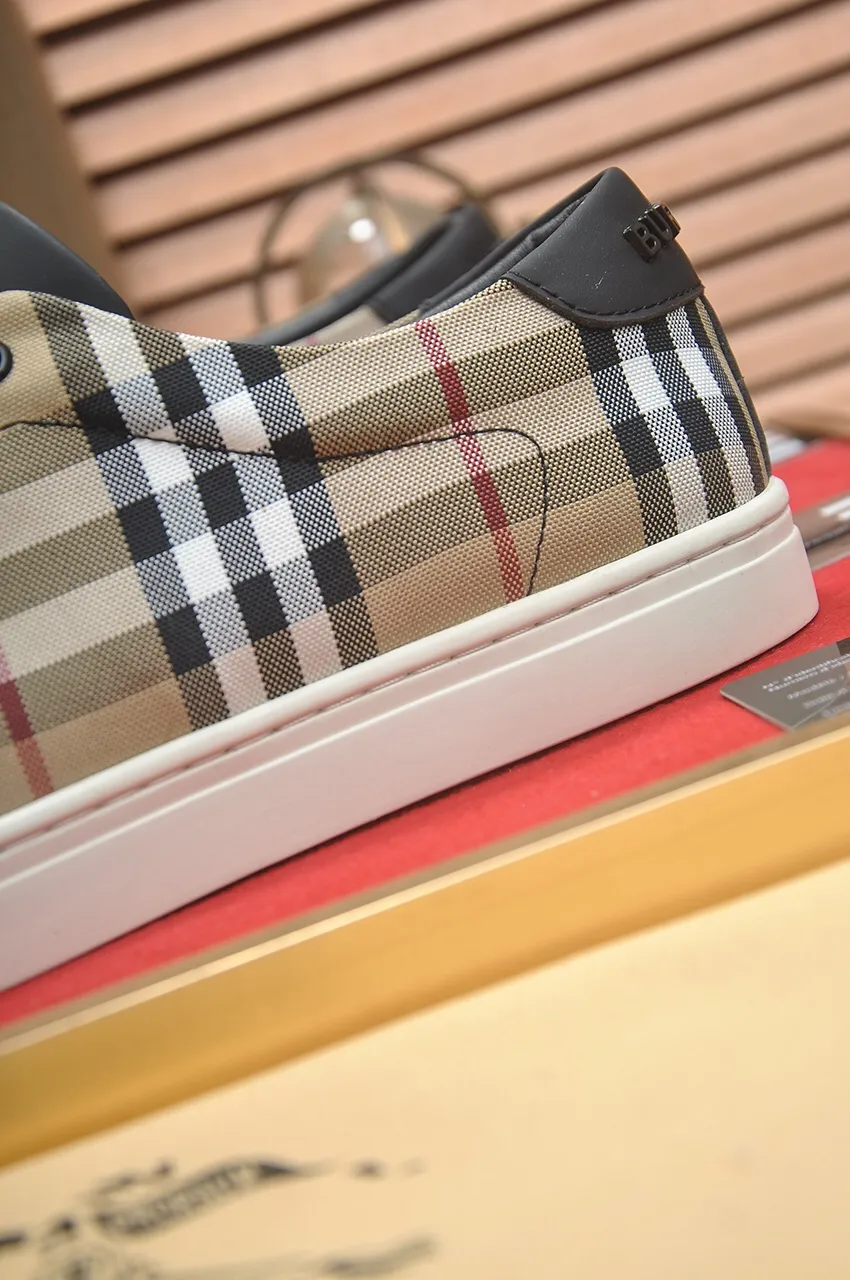 Men's shoes💰480💶[Burberry] (cowhide lining) classic low-top sneakers｜Imported cowhide with classic plaid fabric｜Cow leather lining｜Original outsole｜Fine workmanship and comfortable to wear Size: 38-44 (customized at 45)